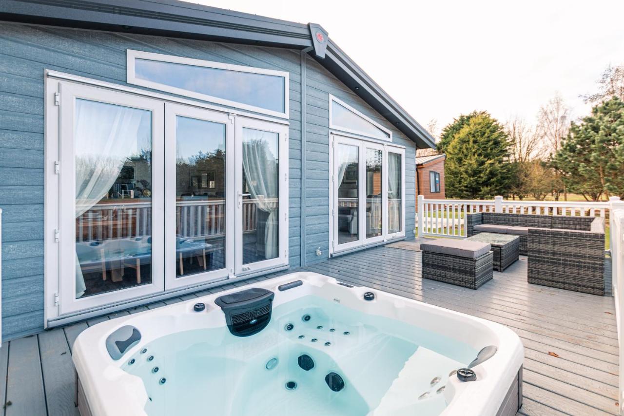 Sutton Lodge With Hot Tub York Zewnętrze zdjęcie